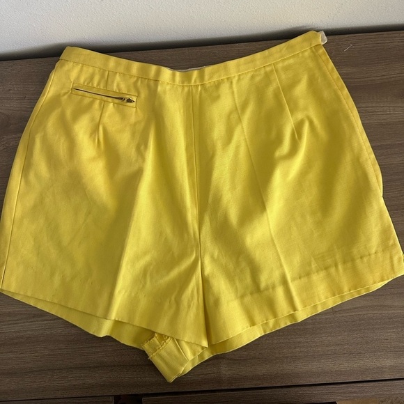 Vintage 70s yellow tailored high waisted shorts made in Paris size small - Picture 4 of 8